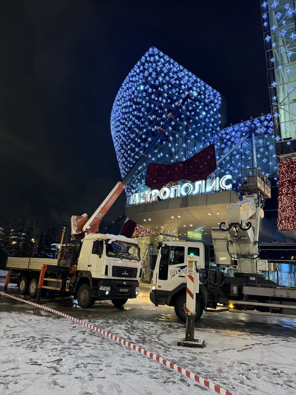 Два манипулятора ночная работа